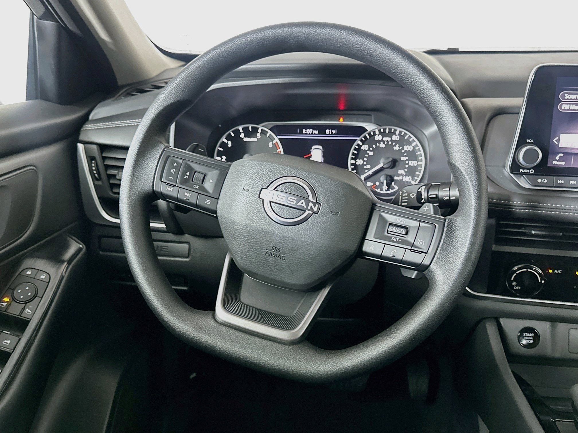 Used 2025 Nissan Rogue S FWD image 18