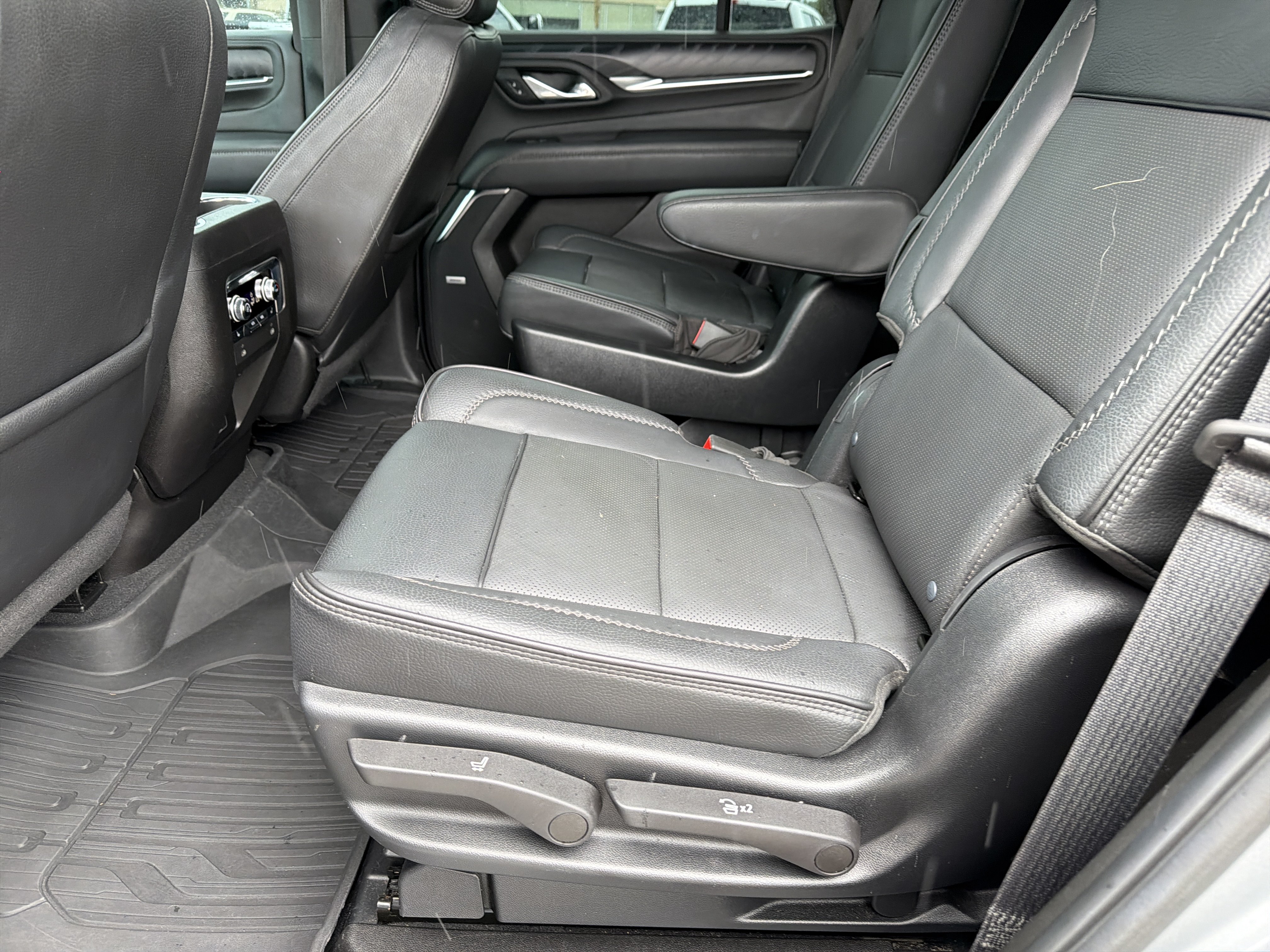 Used 2023 GMC Yukon Denali AWD/4WD image 19