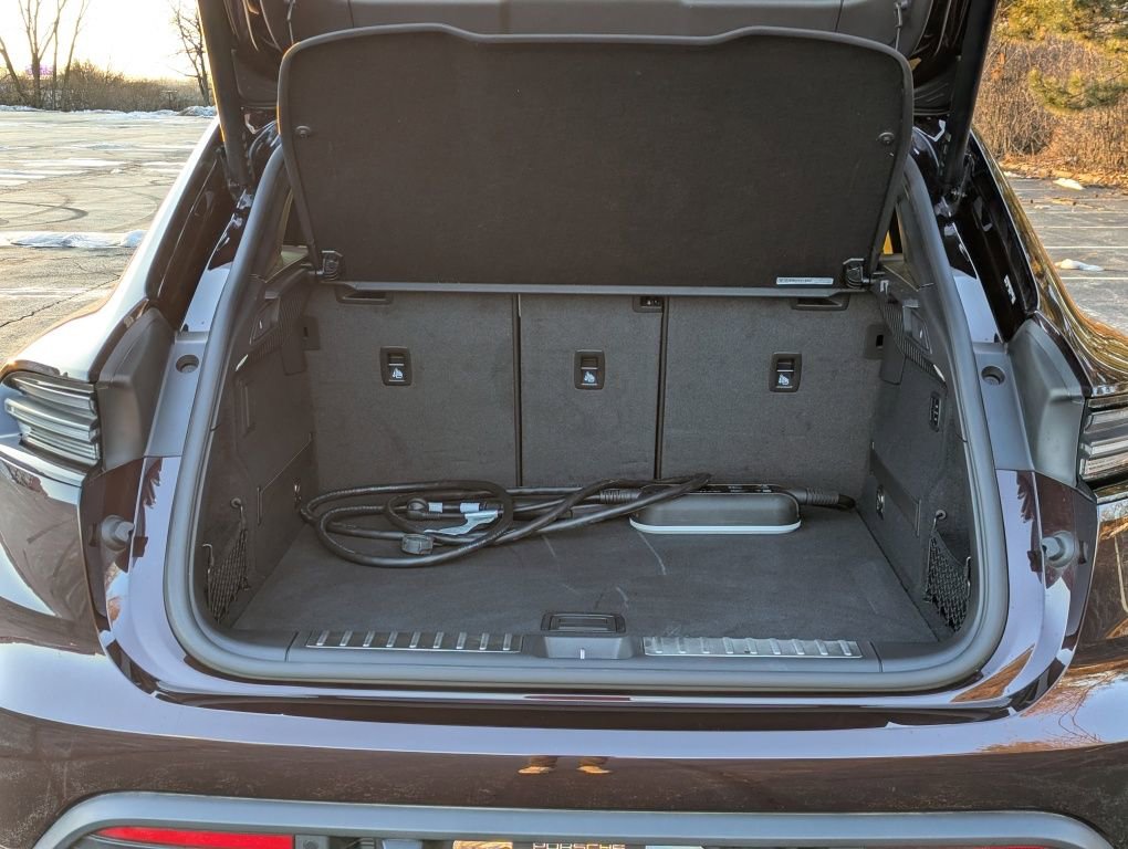 Certified 2025 Porsche Macan Electric image 15