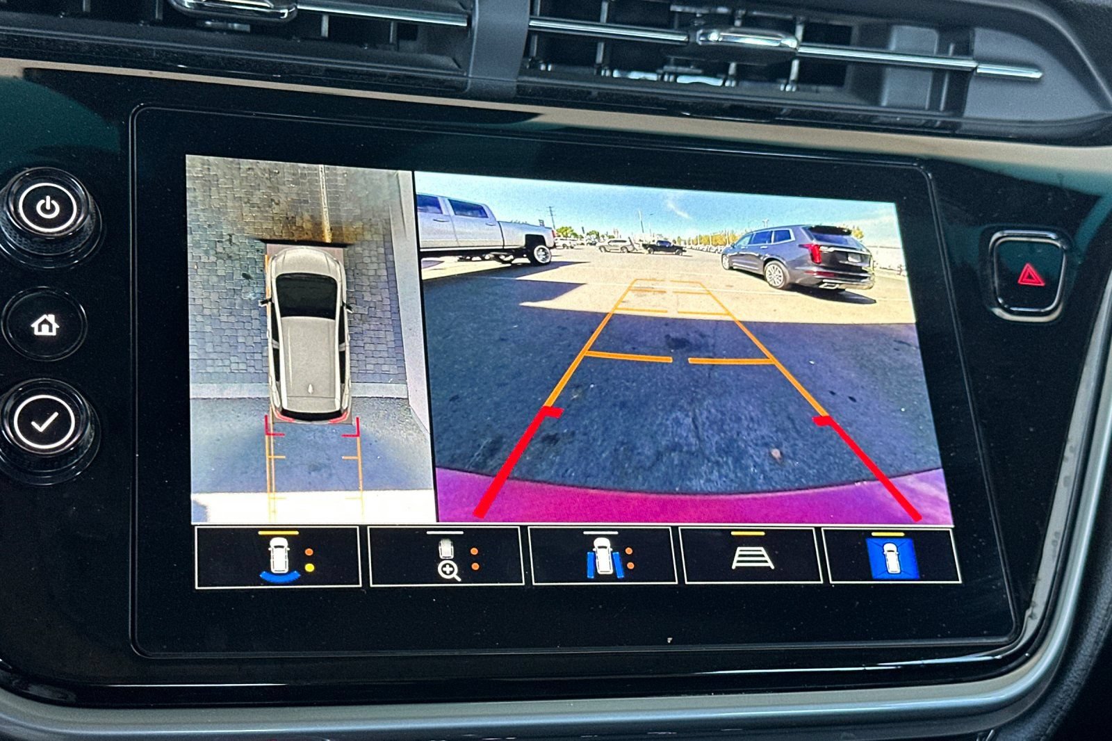 Used 2023 Chevrolet Bolt LT w/ Infotainment Package FWD image 19