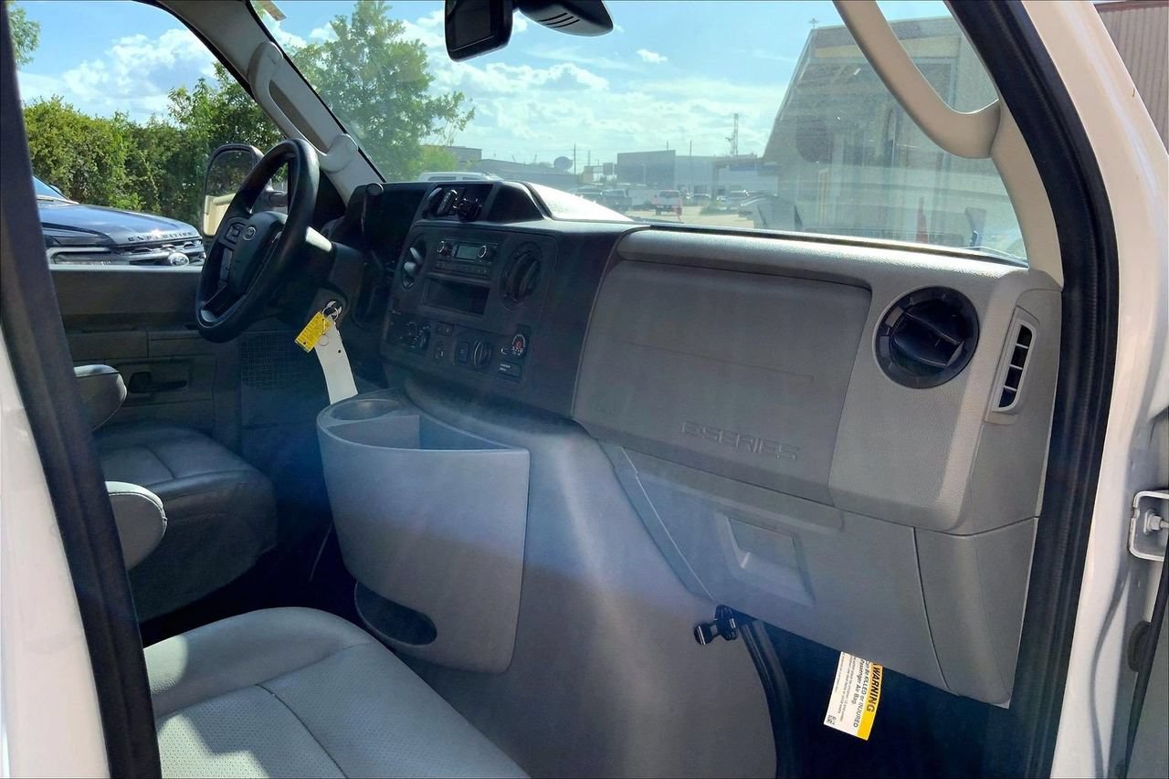 Used 2022 Ford E-350 and Econoline 350 Super Duty RWD image 26