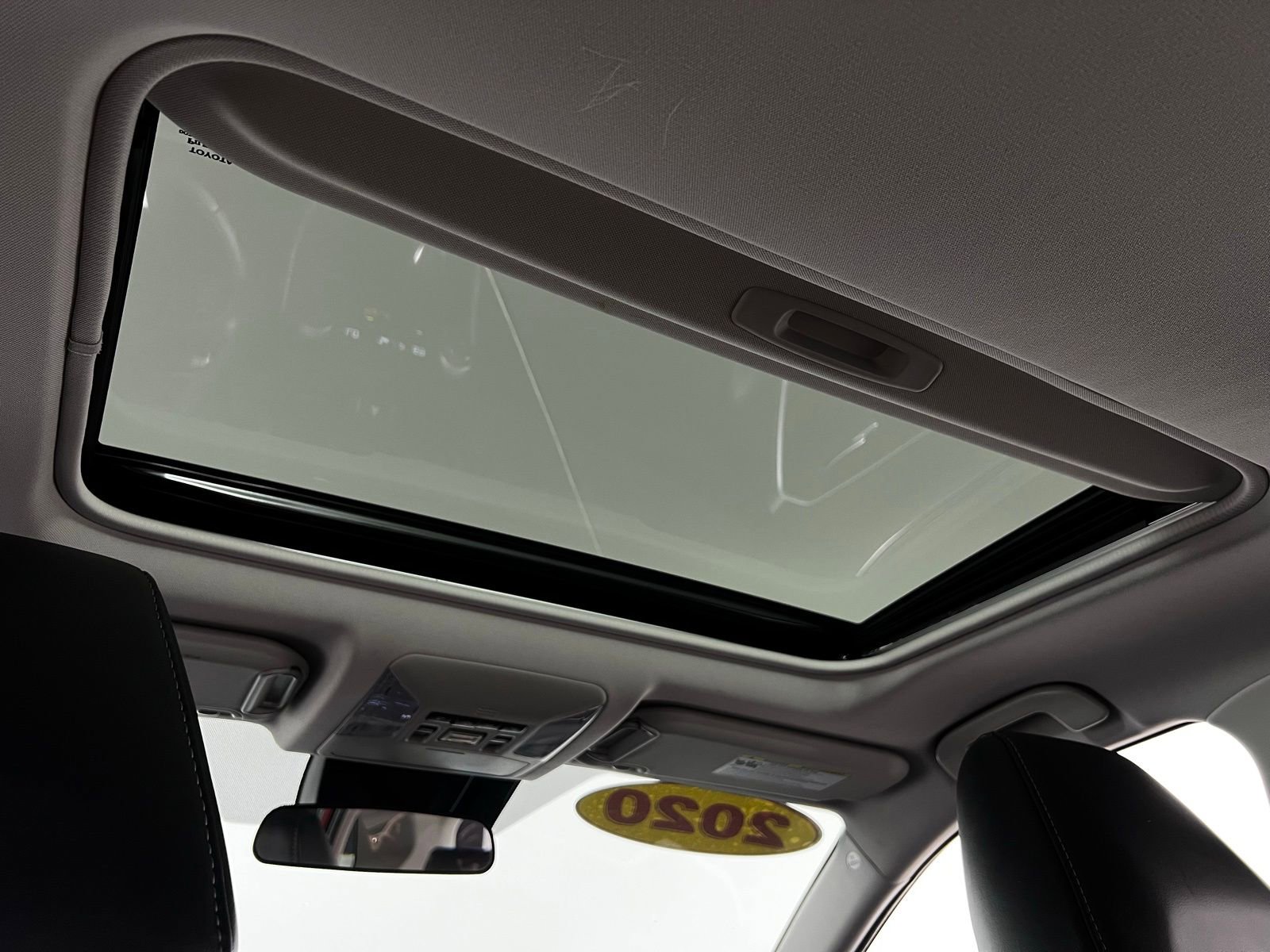 Used 2020 Toyota RAV4 XLE Premium image 26