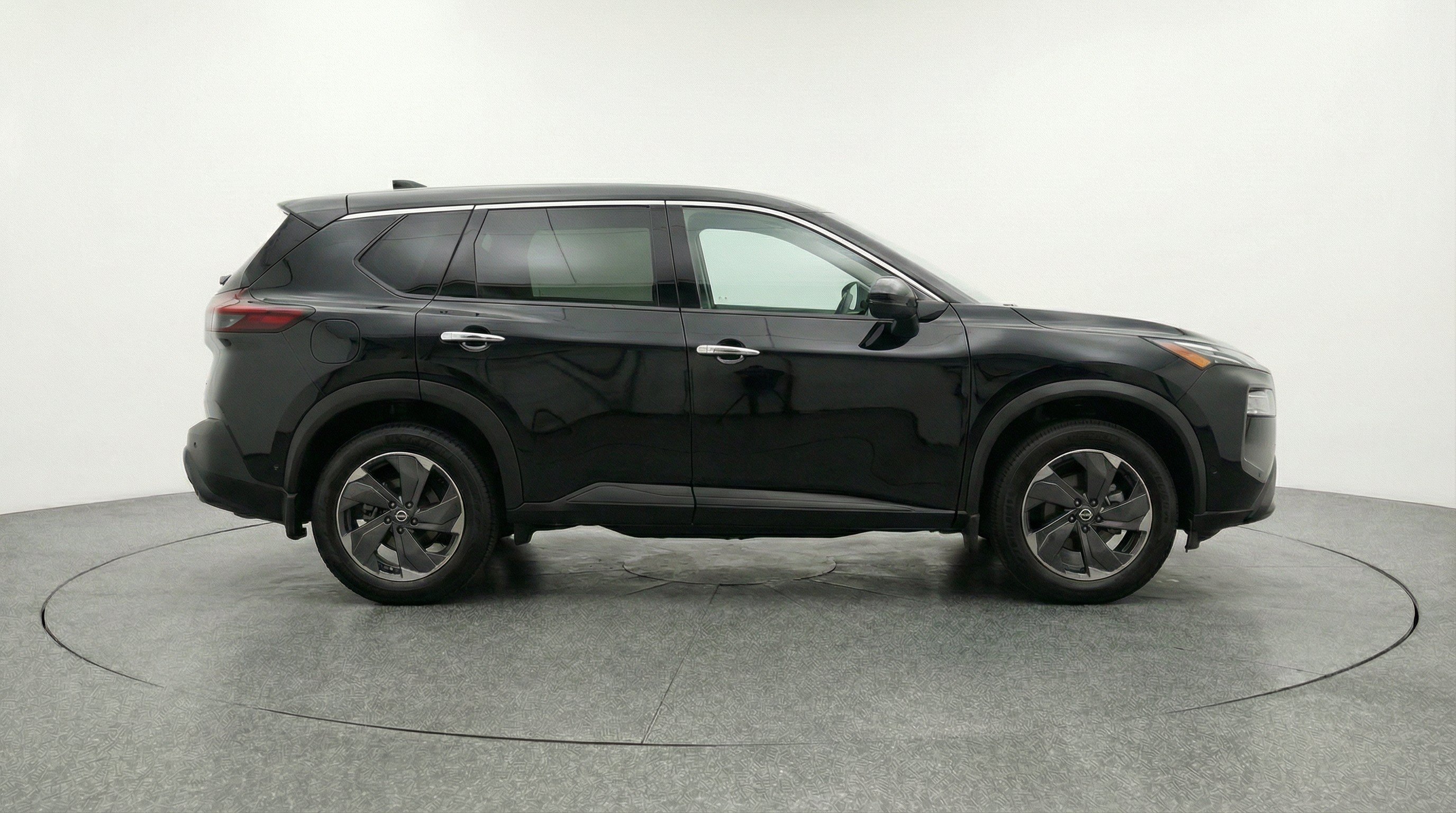 Used 2025 Nissan Rogue SV AWD/4WD image 11