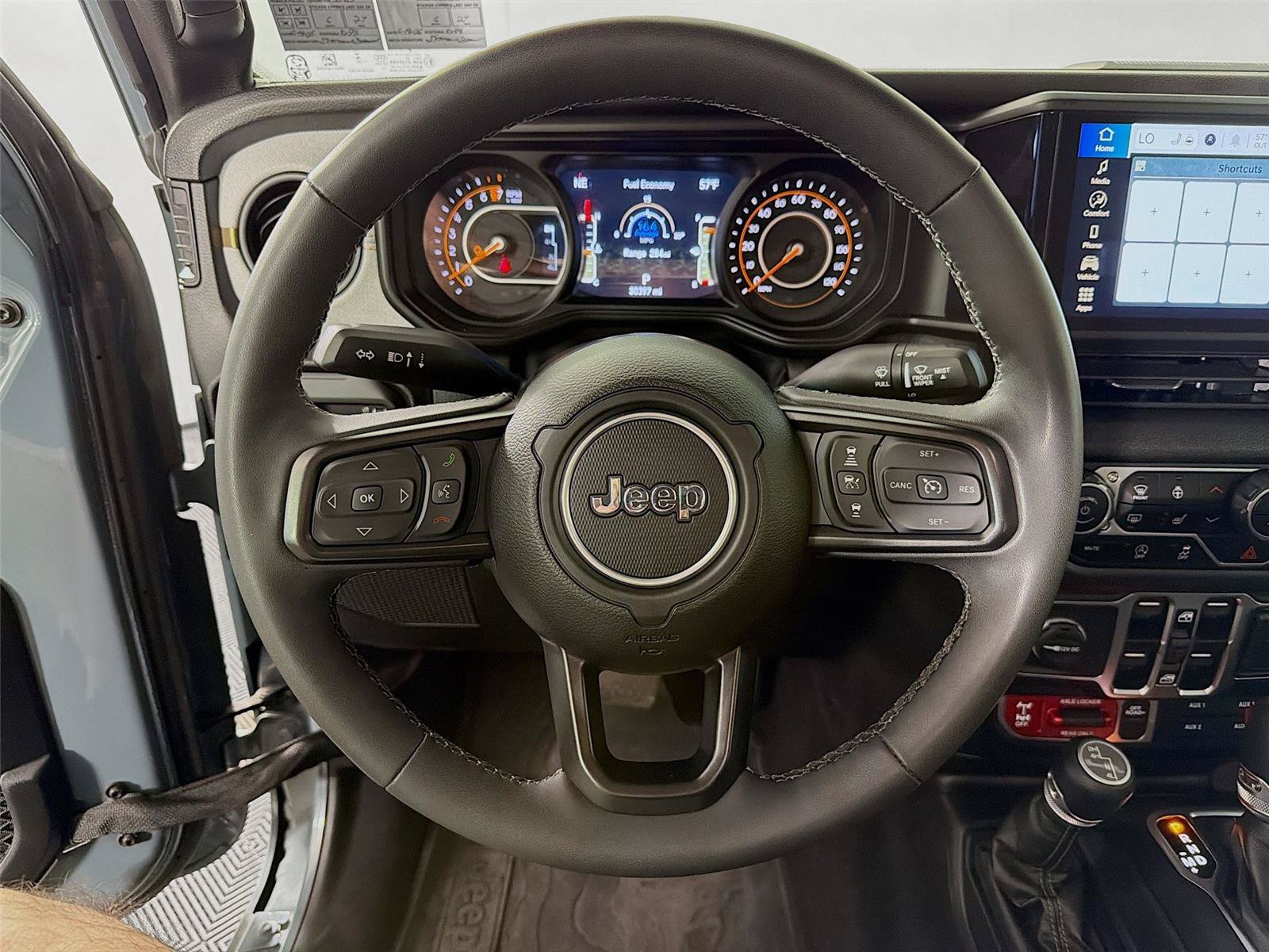 Used 2025 Jeep Gladiator Sport AWD/4WD image 3