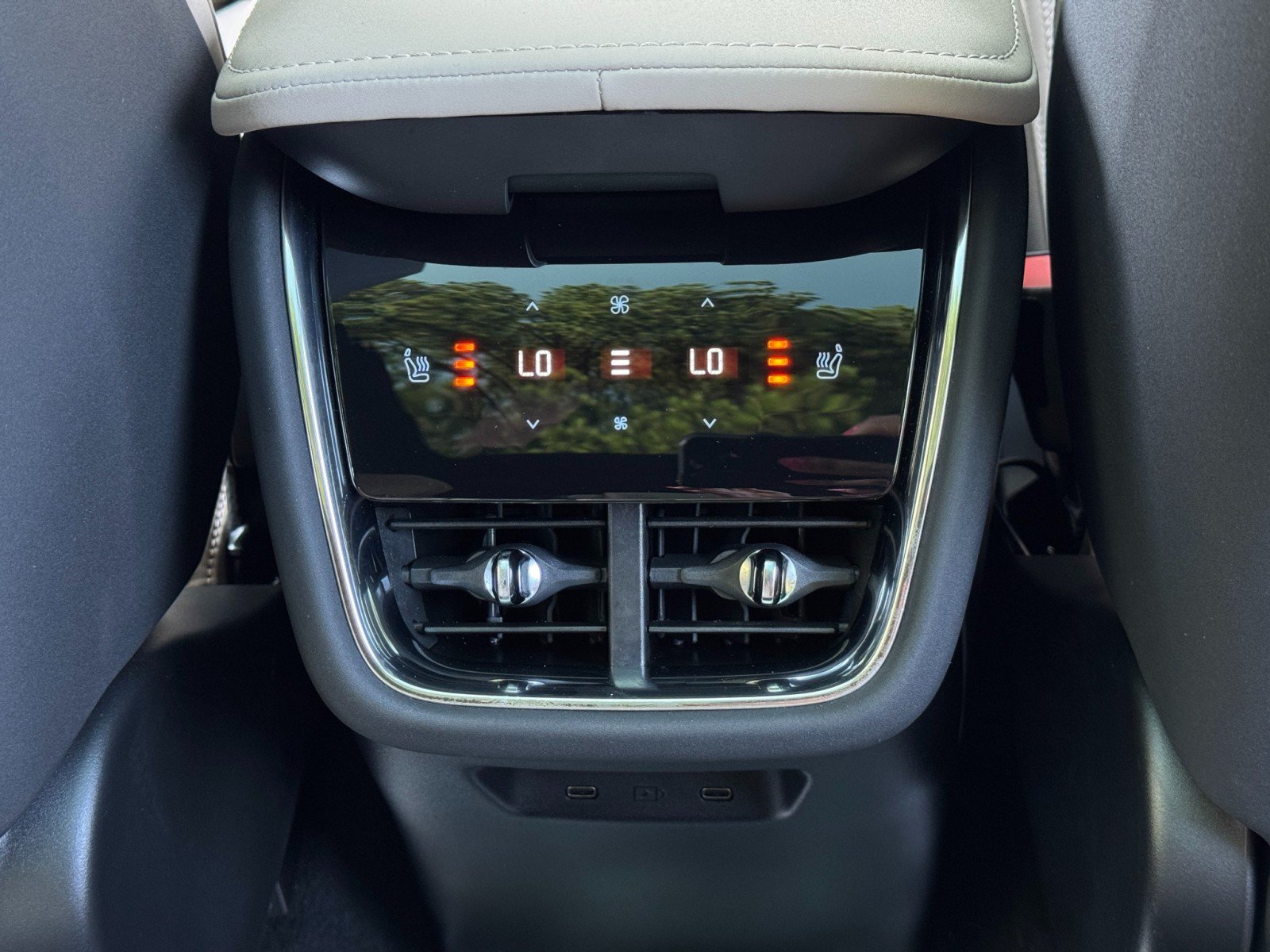 Used 2025 Volvo EX90 Ultra AWD/4WD image 33