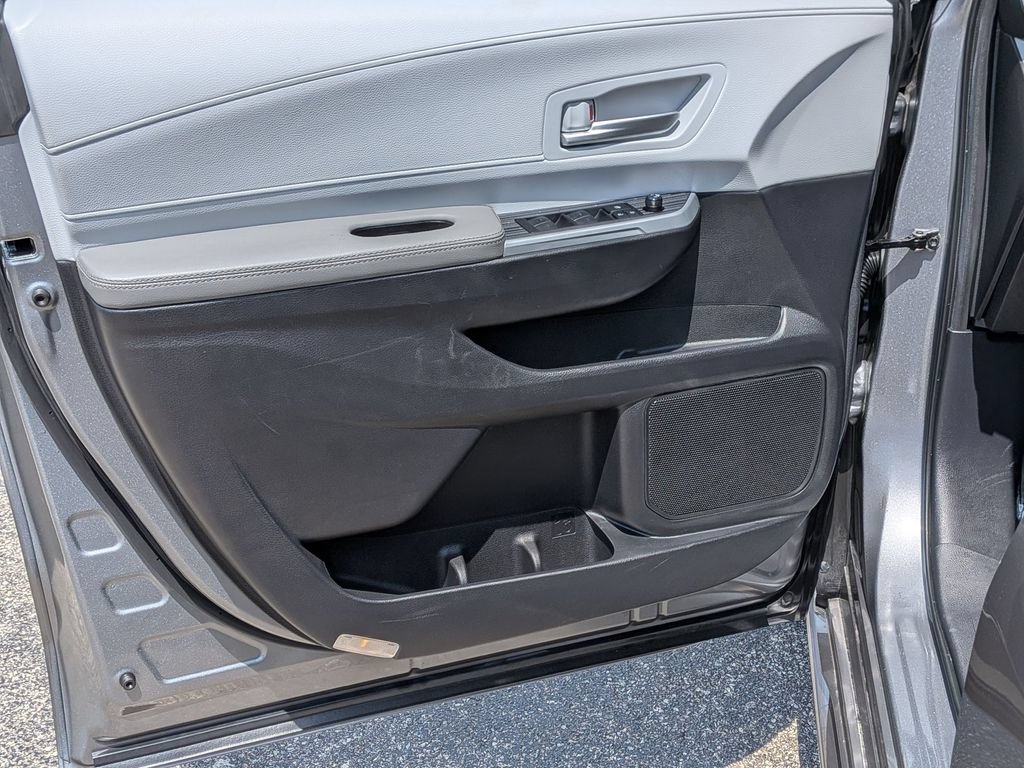 Used 2026 Toyota Sienna XLE FWD image 21