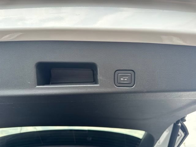 Used 2025 Buick Enclave Preferred AWD/4WD image 6