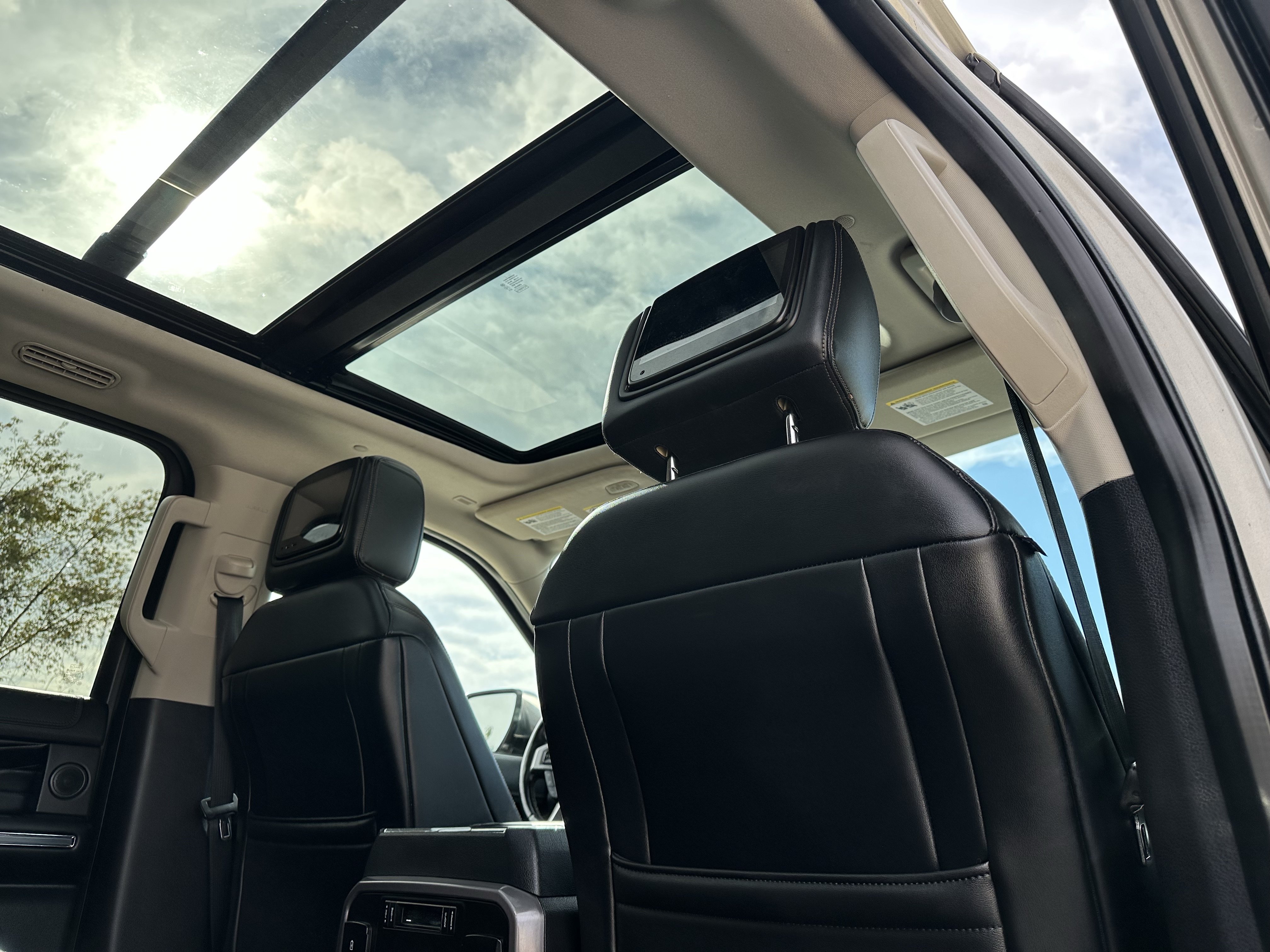 Used 2018 Ford Expedition Max Platinum AWD/4WD image 9