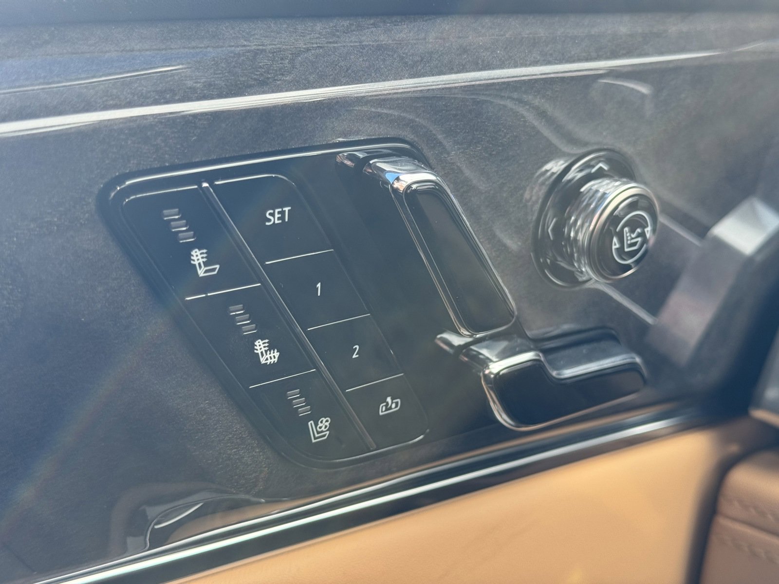 New 2025 Cadillac Escalade IQ Sport 2 w/ LPO, ONYX Package image 31