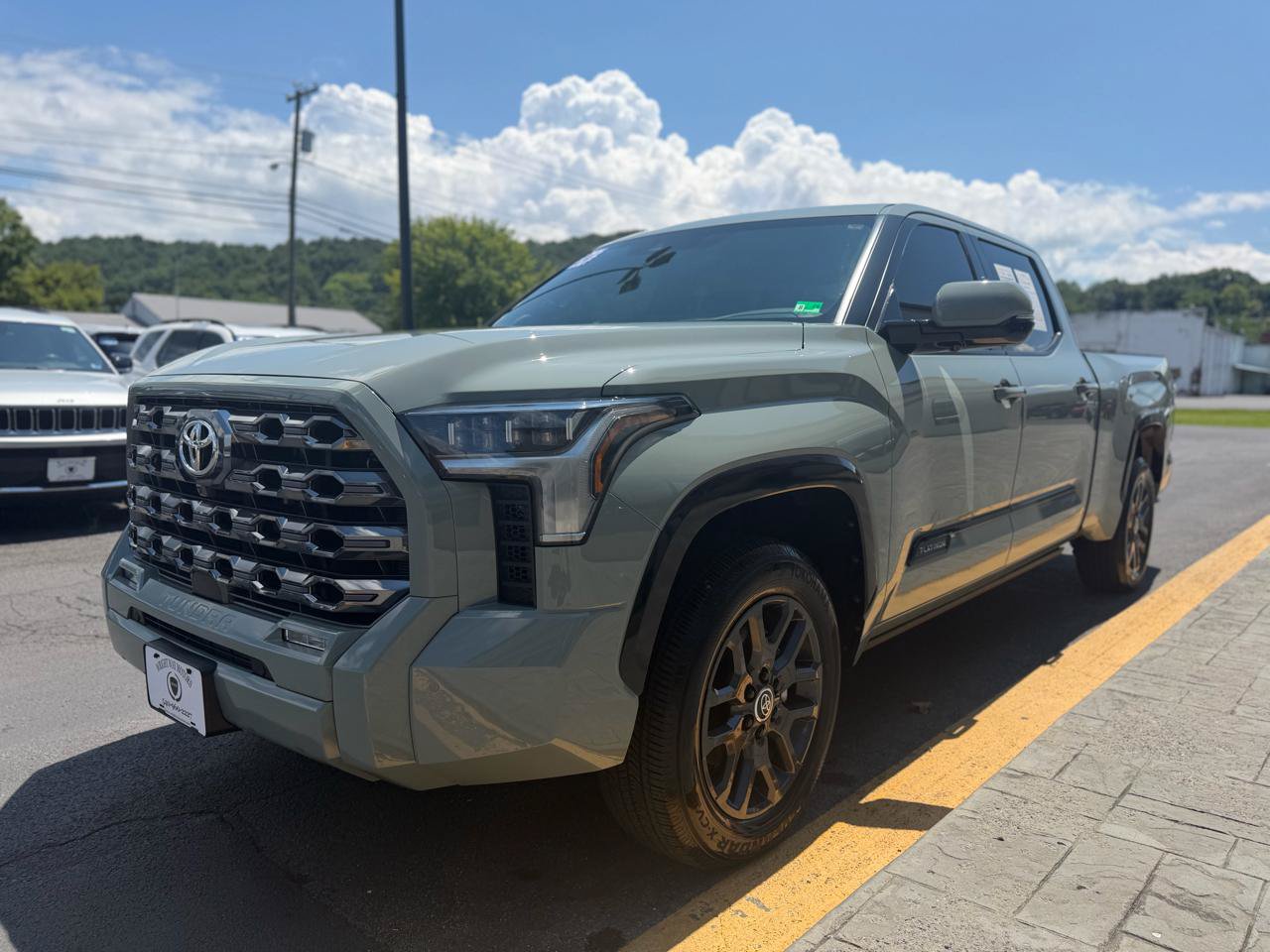 Used 2024 Toyota Tundra Platinum AWD/4WD image 4