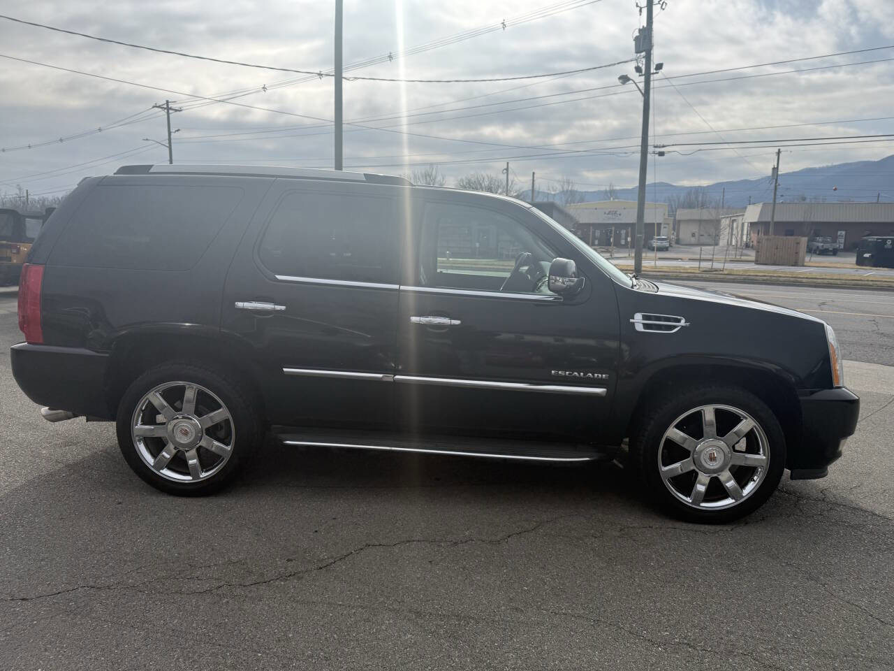 Used 2012 Cadillac Escalade Luxury image 5
