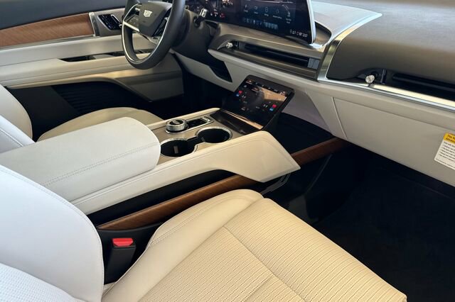 New 2026 Cadillac Vistiq Sport image 17