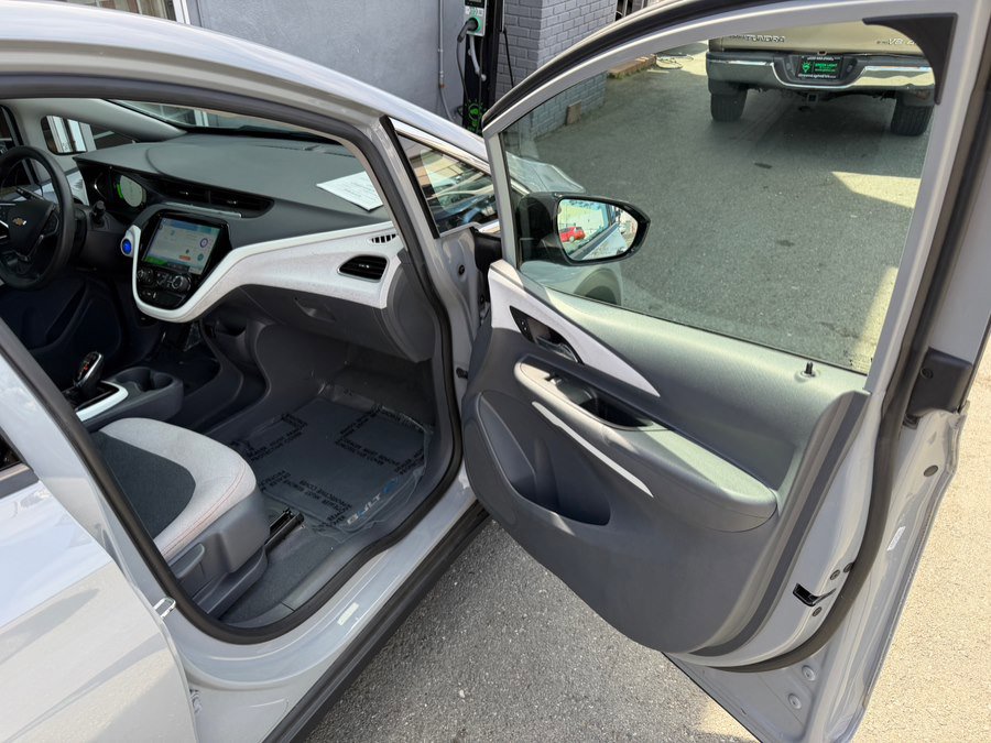 Used 2021 Chevrolet Bolt LT image 34