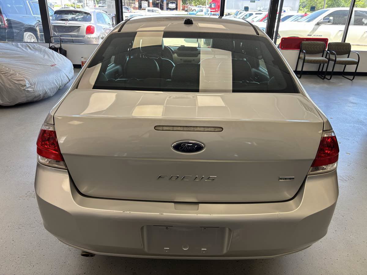 Used 2010 Ford Focus SEL FWD image 10