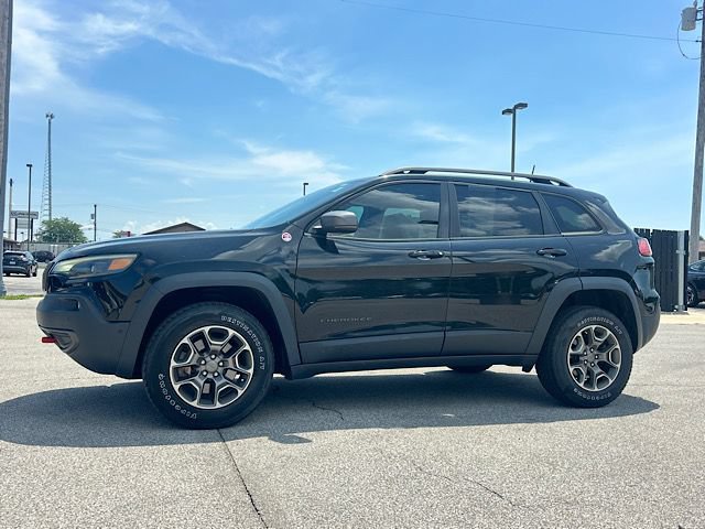 Used 2020 Jeep Cherokee Trailhawk w/ Technology Group AWD/4WD image 3
