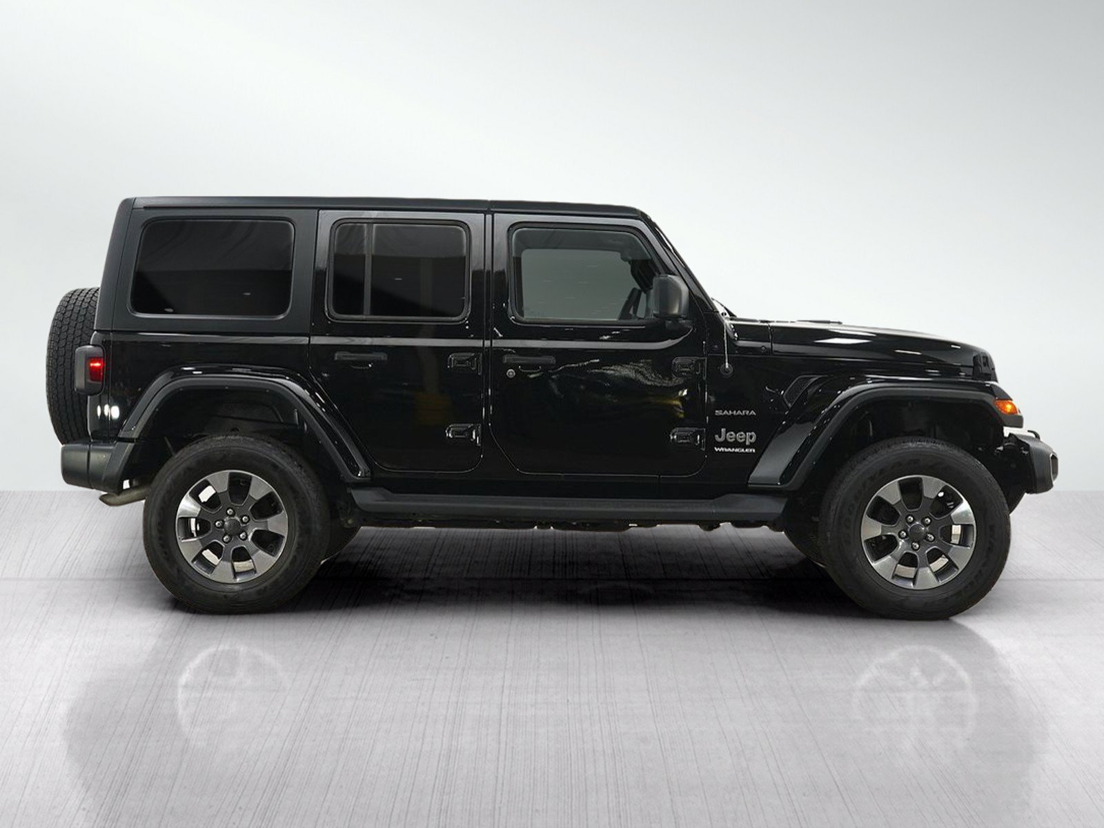 Used 2023 Jeep Wrangler Unlimited Sahara AWD/4WD image 8