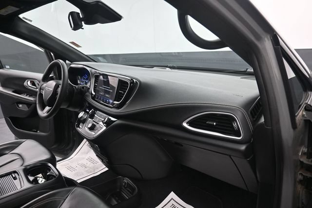 Used 2023 Chrysler Pacifica Touring-L w/ S Appearance Package FWD image 31