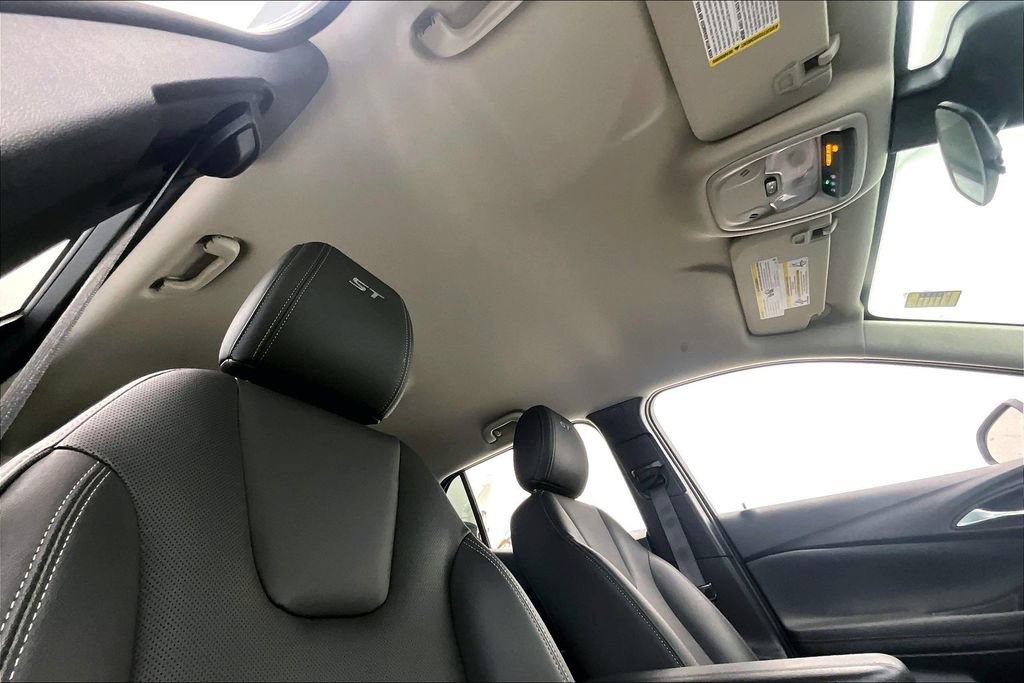 Used 2024 Buick Encore GX Sport Touring w/ Advanced Technology Package AWD/4WD image 17