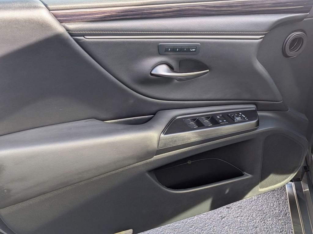 Used 2021 Lexus ES 300h w/ Premium Package FWD image 13