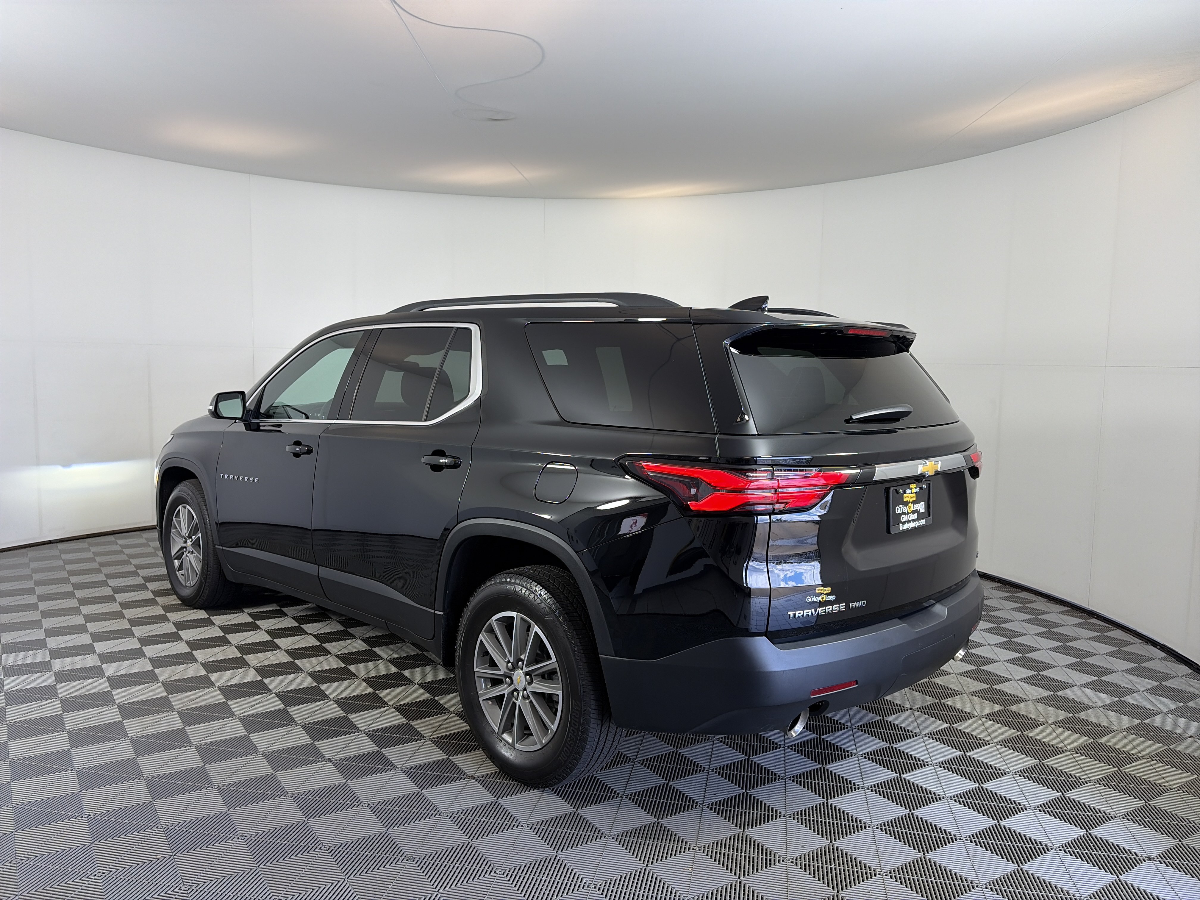 Used 2023 Chevrolet Traverse LT w/ LPO, Floor Liner Package AWD/4WD image 9