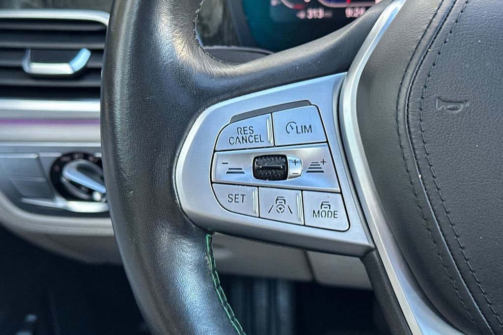 Used 2022 BMW ALPINA B7 xDrive w/ Luxury Rear Seating Package image 27