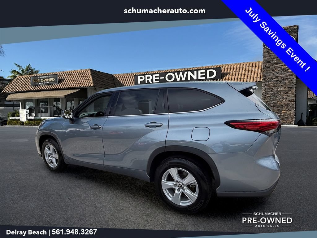 Used 2021 Toyota Highlander LE FWD image 5