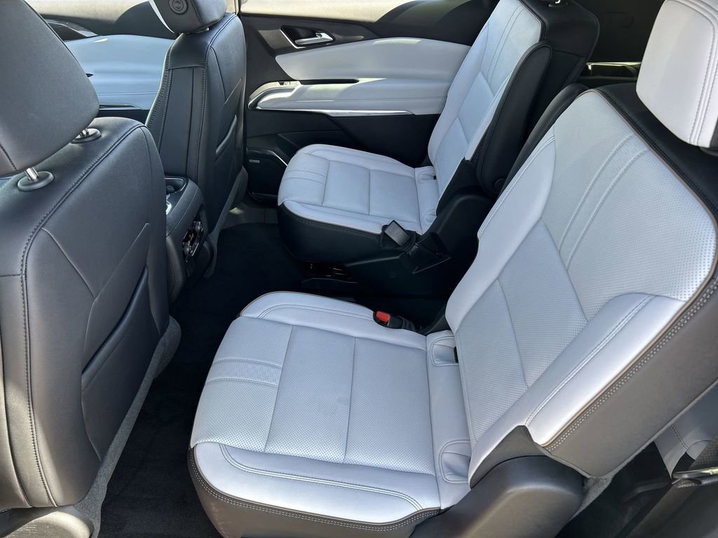Used 2026 Chevrolet Traverse High Country FWD image 25