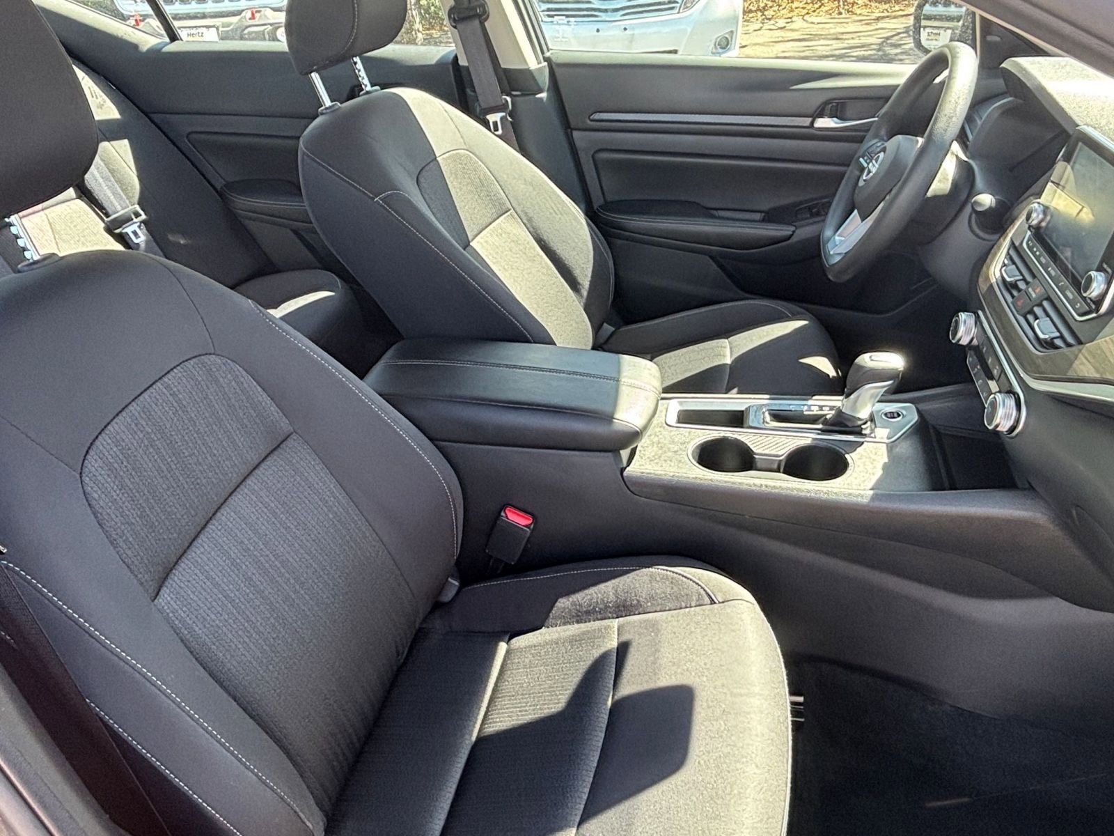 Used 2025 Nissan Altima 2.5 SV image 34