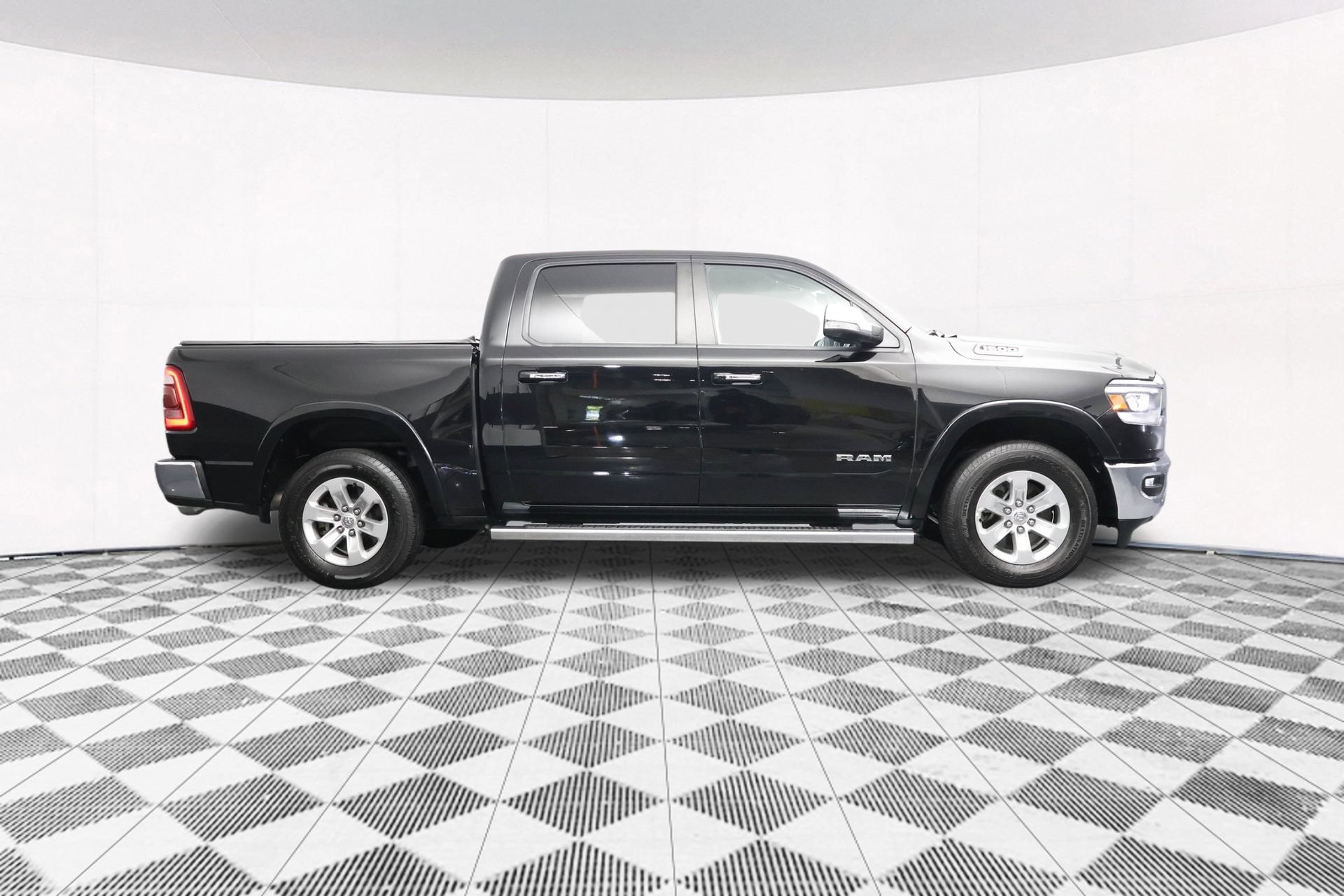Used 2022 RAM 1500 Laramie AWD/4WD image 44