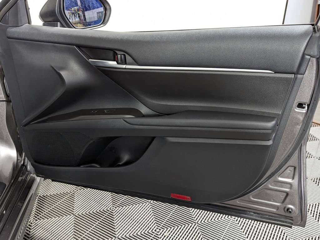 Used 2022 Toyota Camry SE image 23