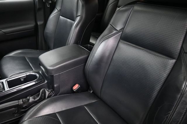 Used 2019 Toyota Tacoma TRD Off-Road AWD/4WD image 17