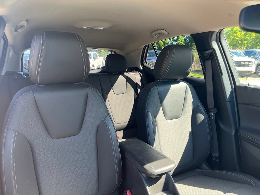 Used 2025 Buick Encore GX Preferred AWD/4WD image 35