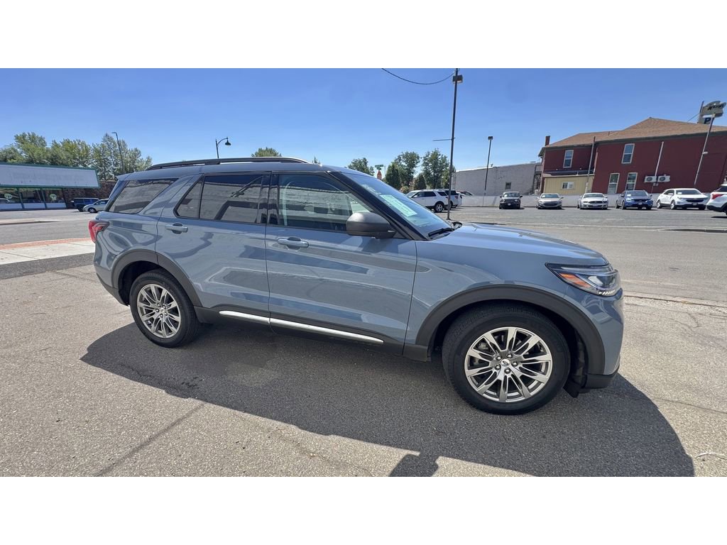 Used 2025 Ford Explorer Active w/ Active Comfort Package image 7