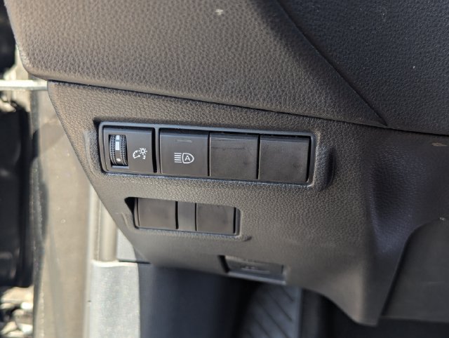 Used 2024 Toyota Corolla Cross LE FWD image 28