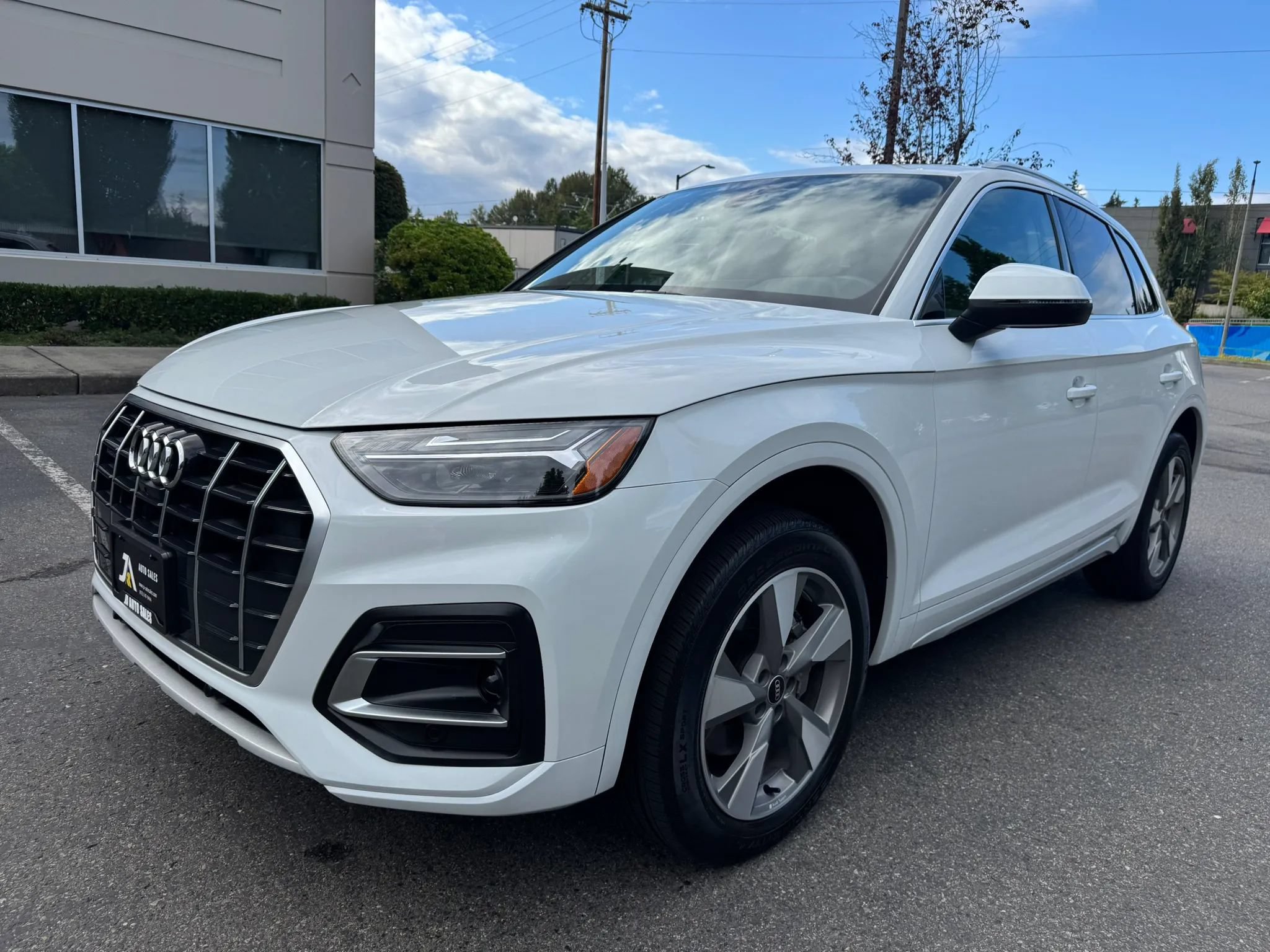 Used 2023 Audi Q5 2.0T Premium Plus w/ Premium Plus Package AWD/4WD image 4