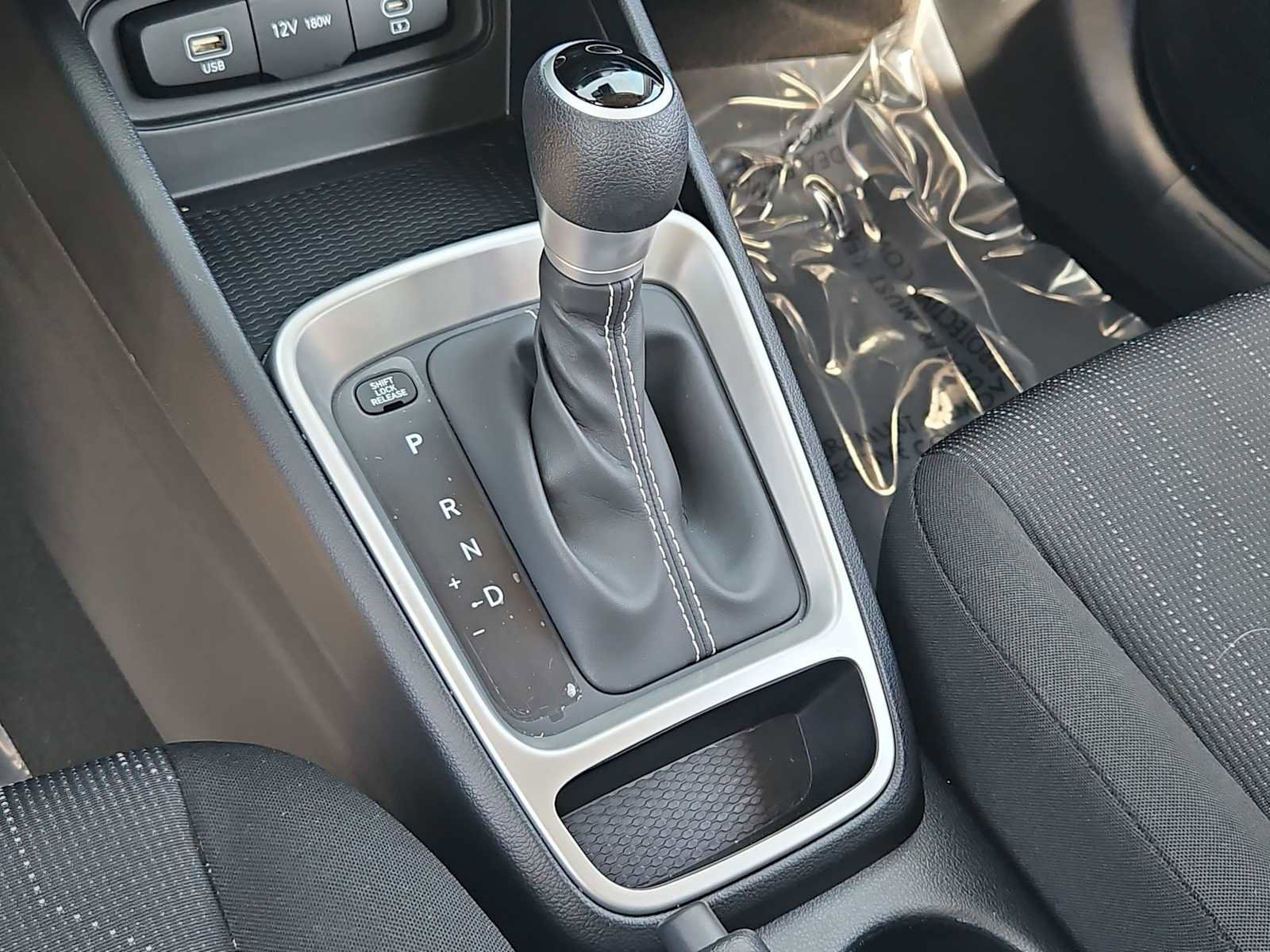 Certified 2025 Hyundai Venue SE image 31