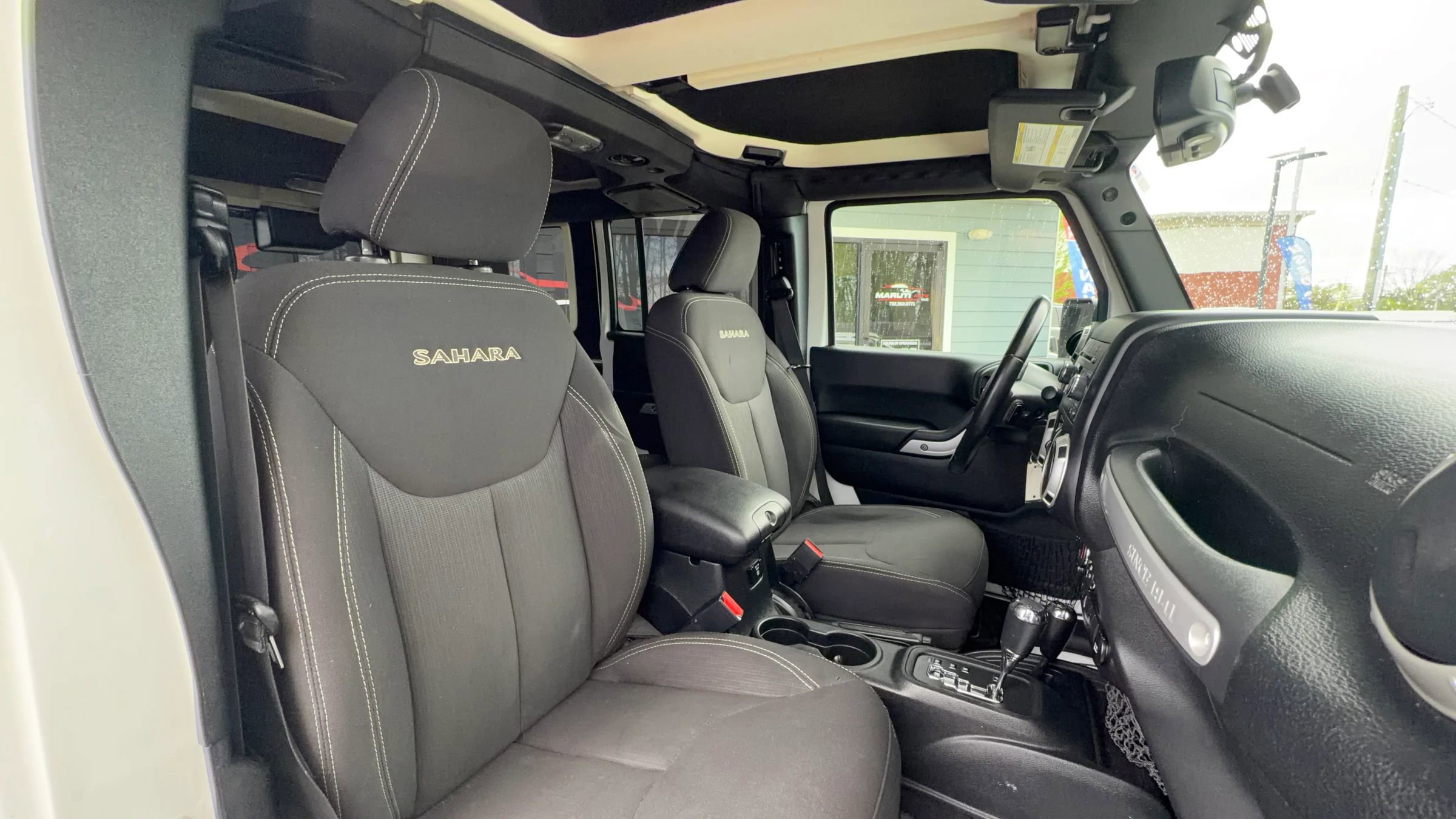 Used 2018 Jeep Wrangler Unlimited Sahara w/ Connectivity Group AWD/4WD image 31