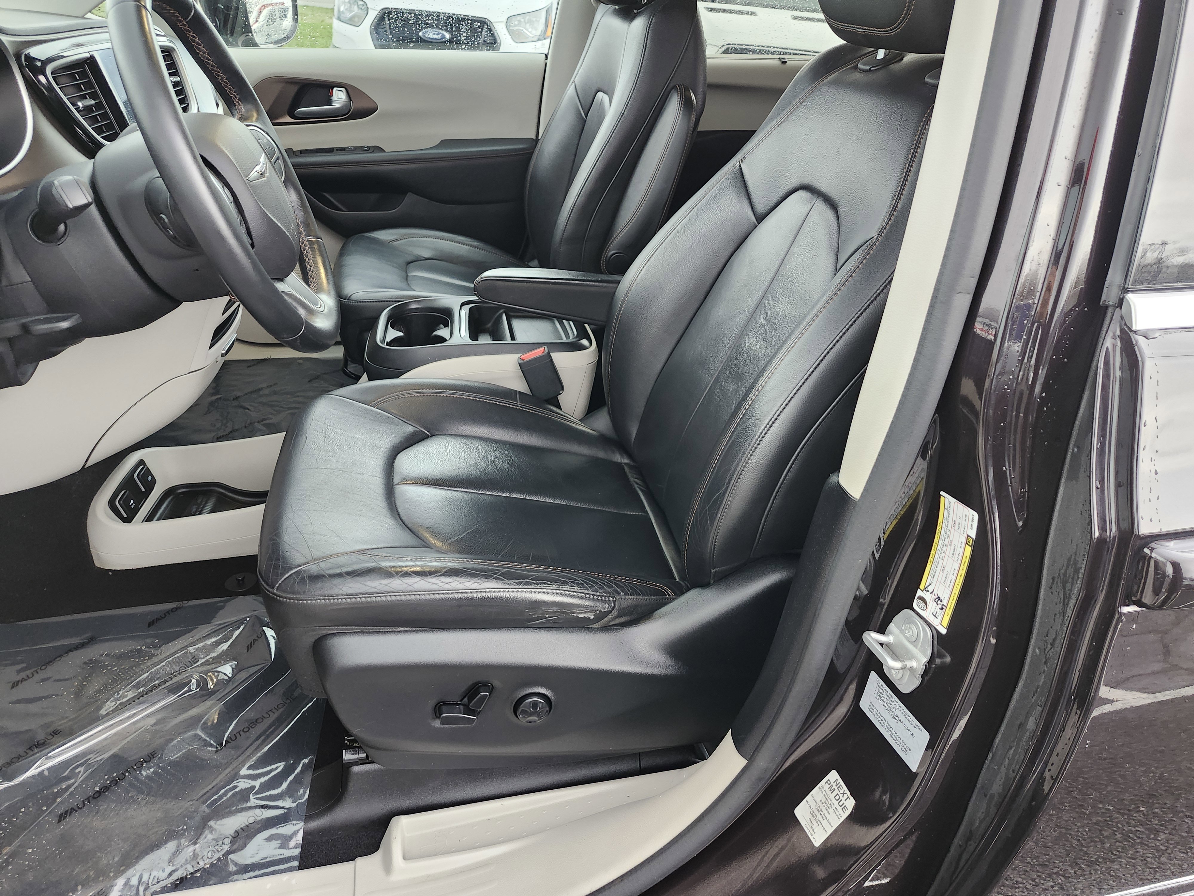 Used 2017 Chrysler Pacifica Touring-L image 19