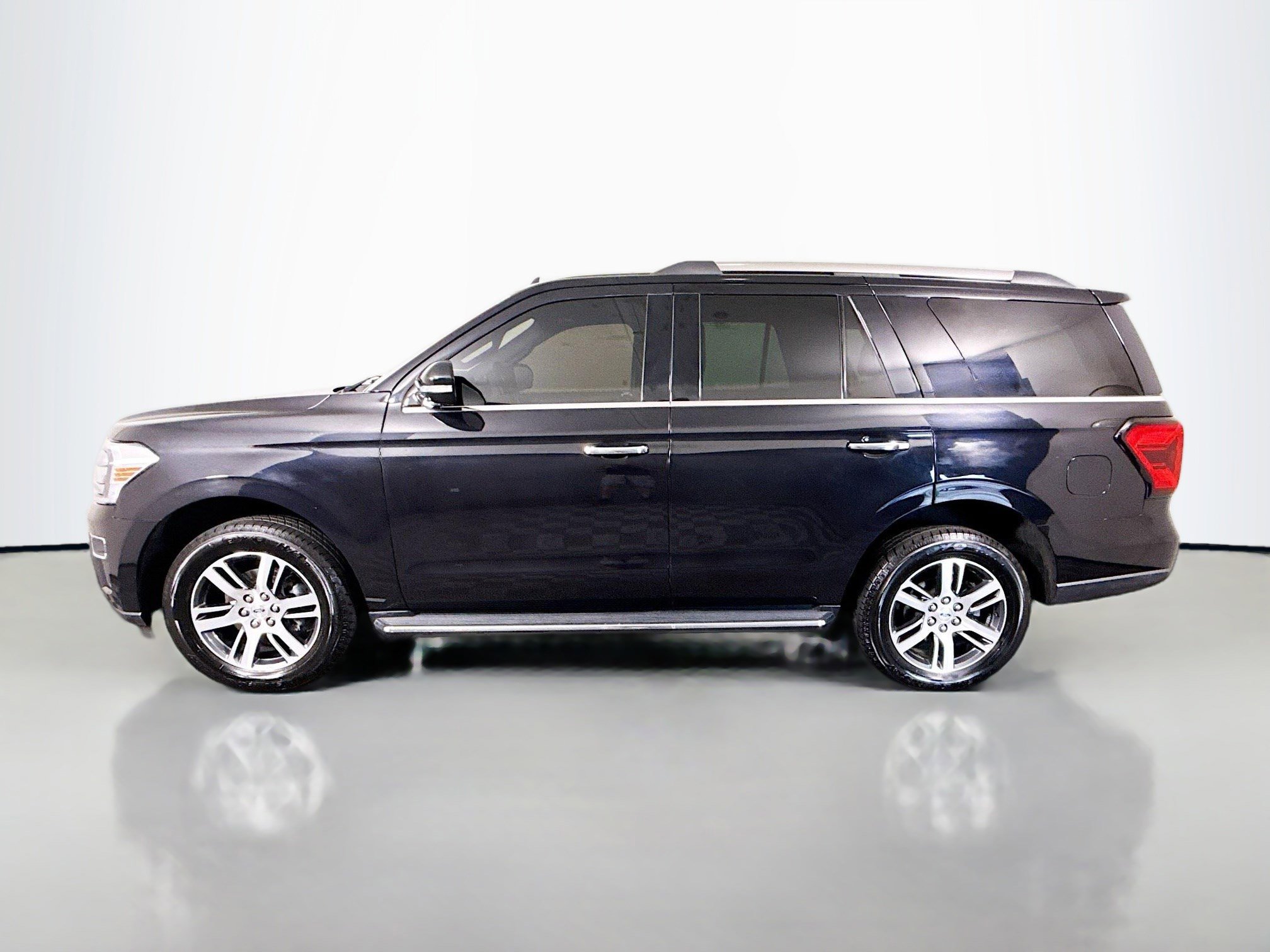 Used 2023 Ford Expedition Limited AWD/4WD image 6