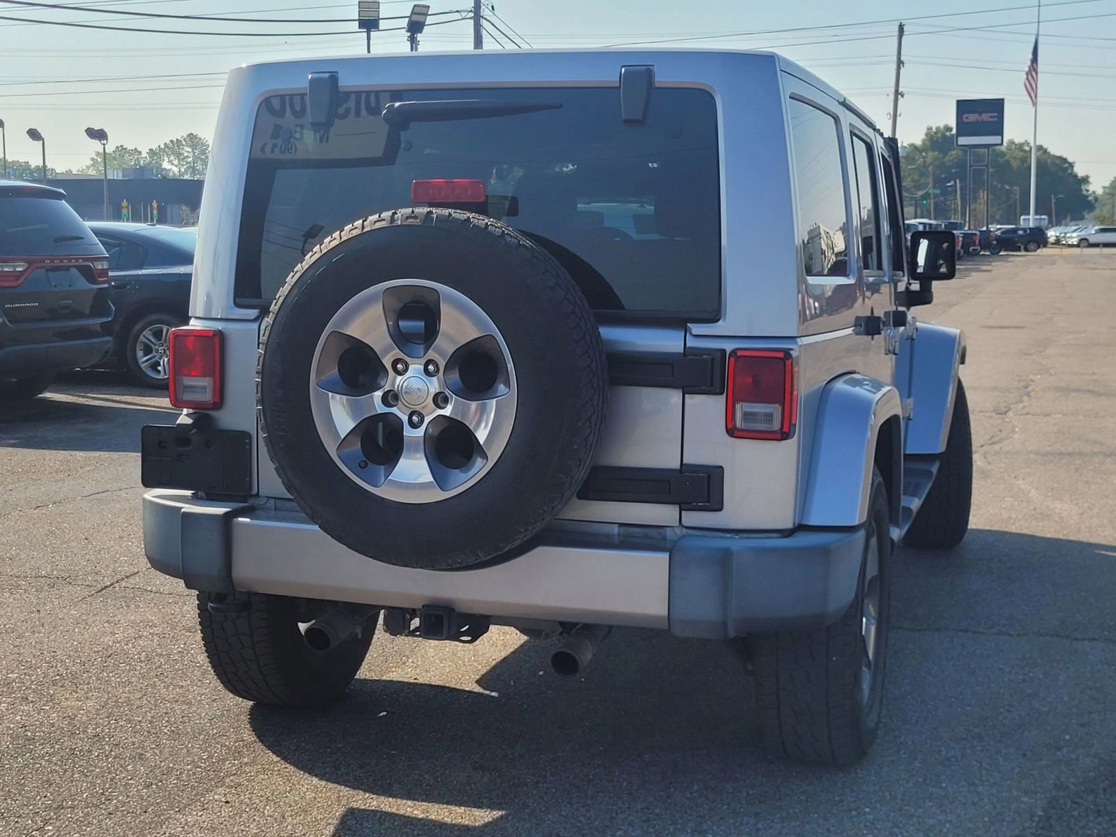 Used 2018 Jeep Wrangler Unlimited Sahara w/ Max Tow Package image 8