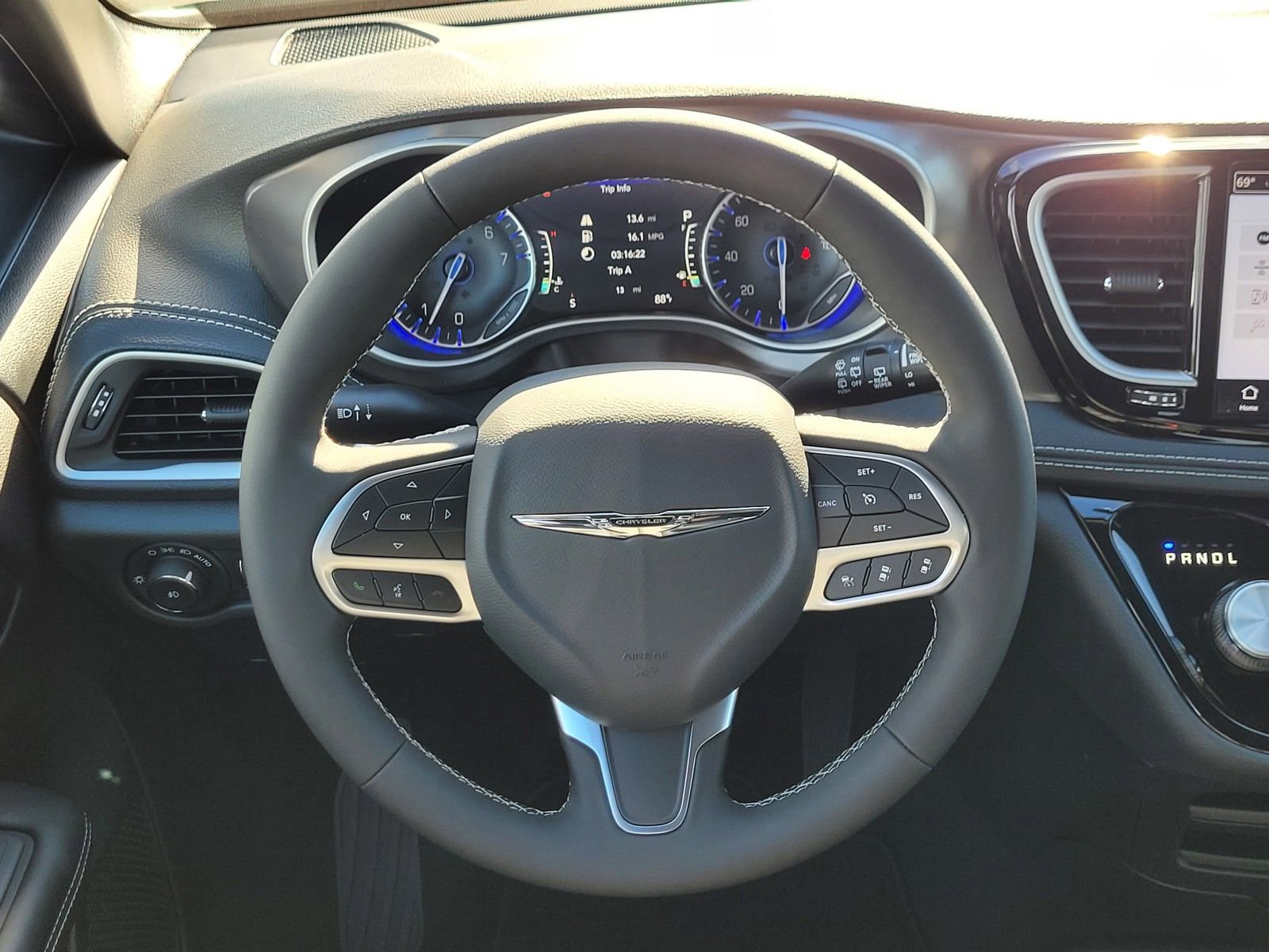 New 2026 Chrysler Pacifica Select image 10