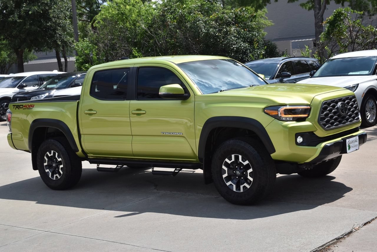 Used 2023 Toyota Tacoma TRD Off-Road w/ Technology Package AWD/4WD image 5