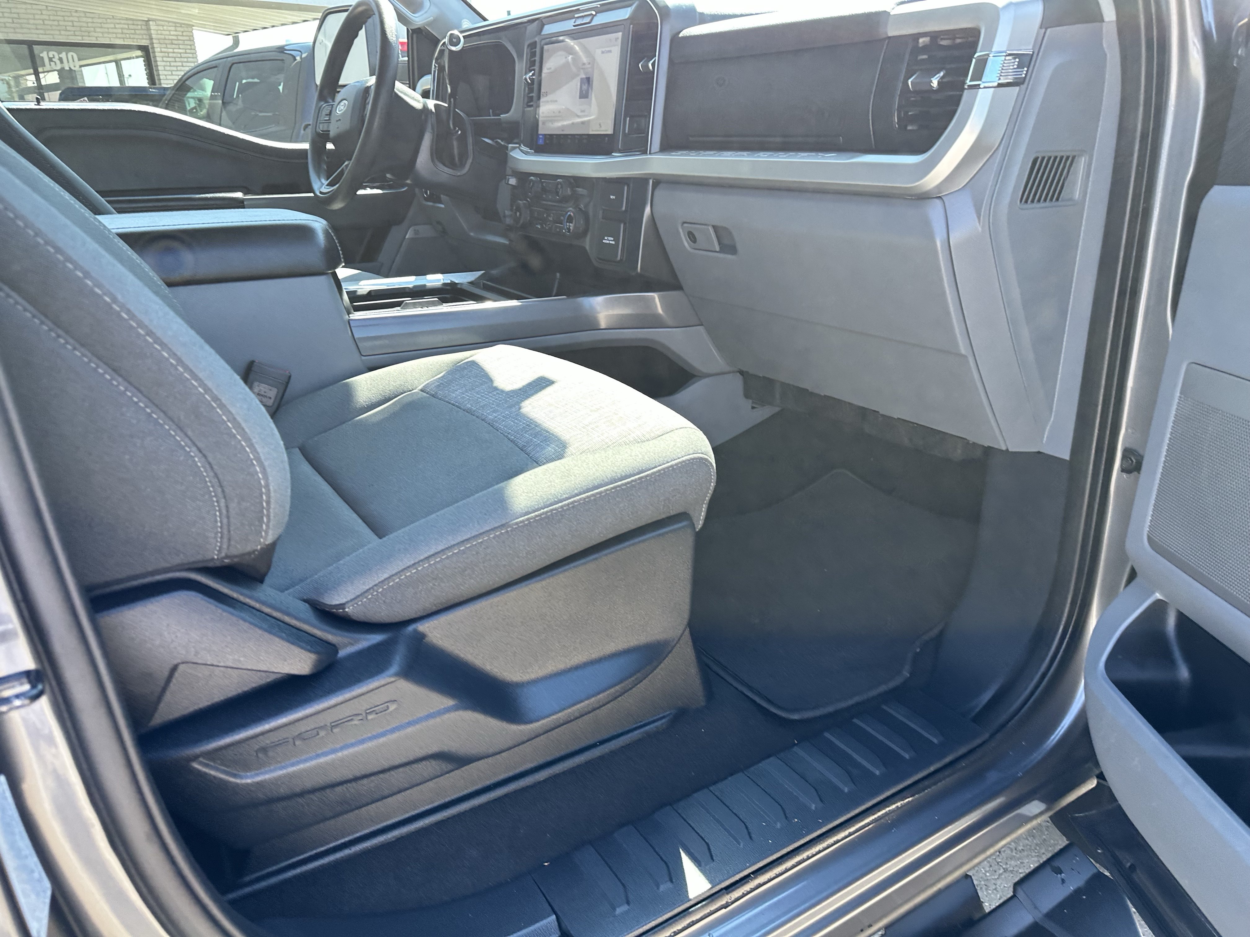Used 2025 Ford F250 XLT w/ Black Appearance Package AWD/4WD image 13