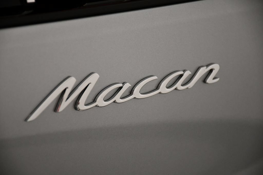 Certified 2026 Porsche Macan AWD/4WD image 11