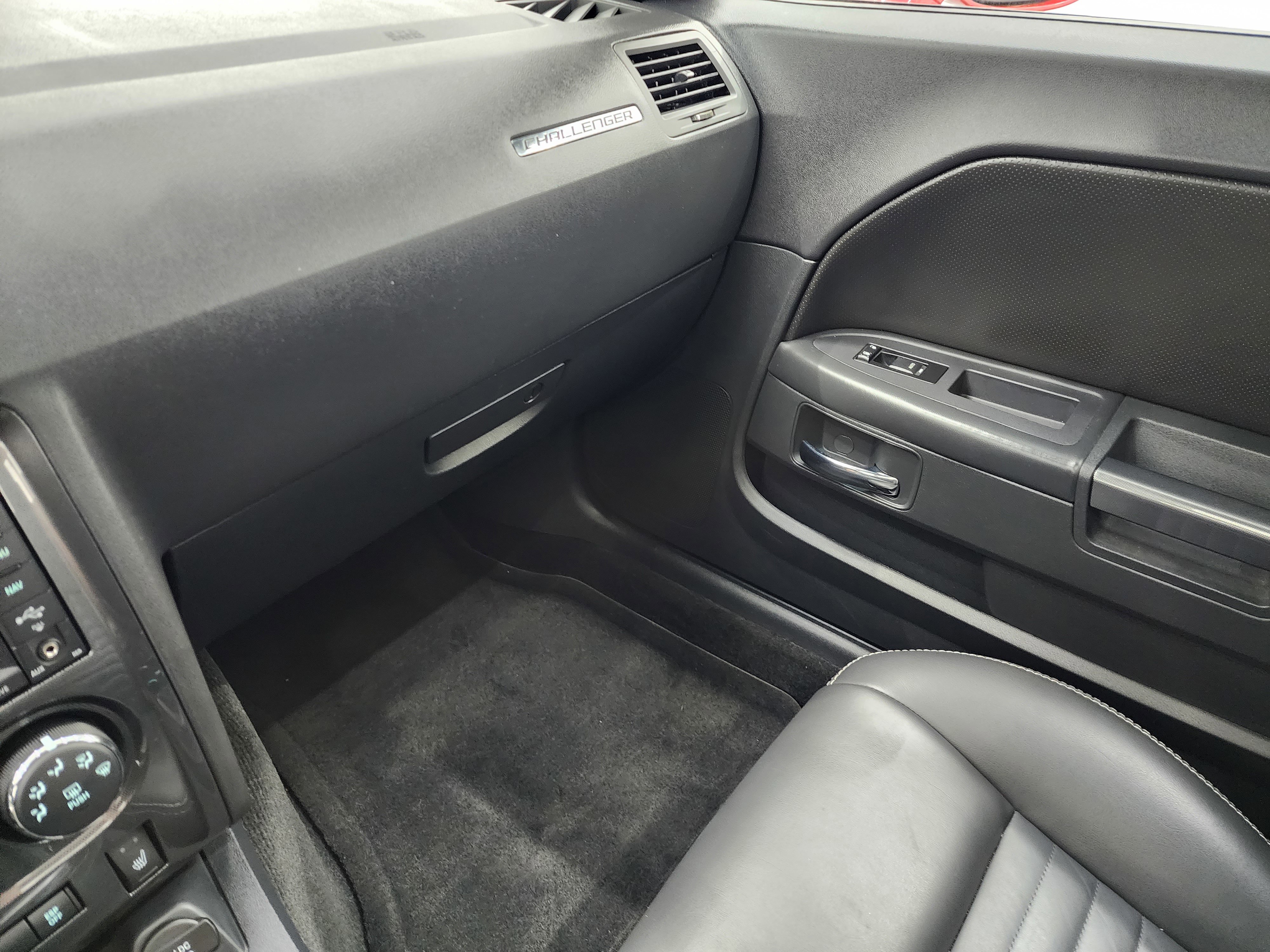 Used 2010 Dodge Challenger R/T RWD image 12