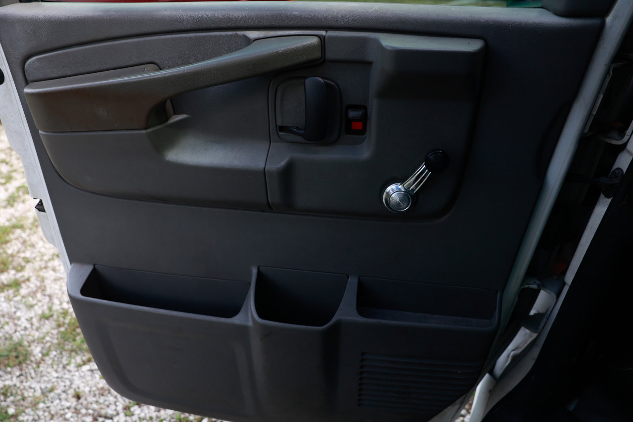Used 2004 Chevrolet Express 3500 image 30