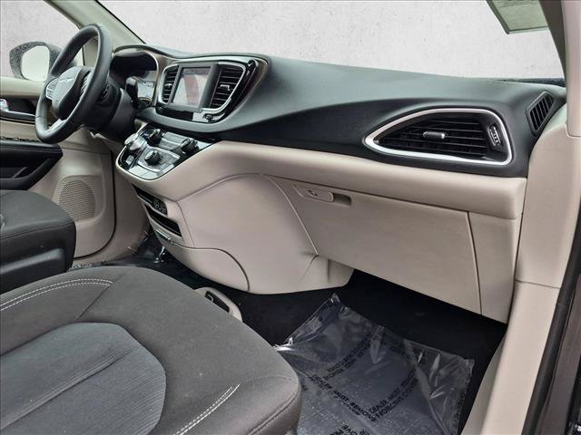 Used 2023 Chrysler Voyager LX FWD image 21