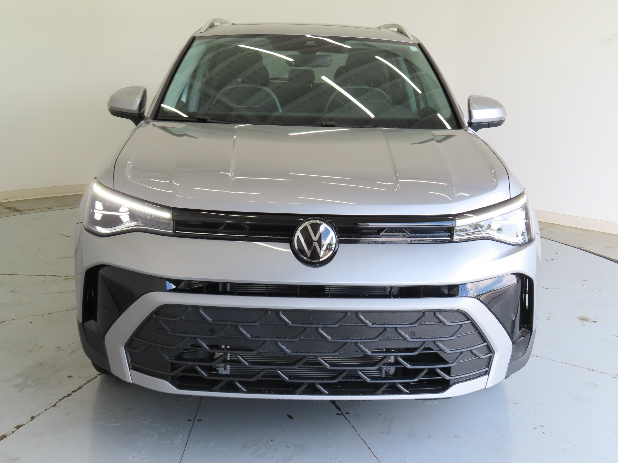 New 2026 Volkswagen Taos SE FWD image 9
