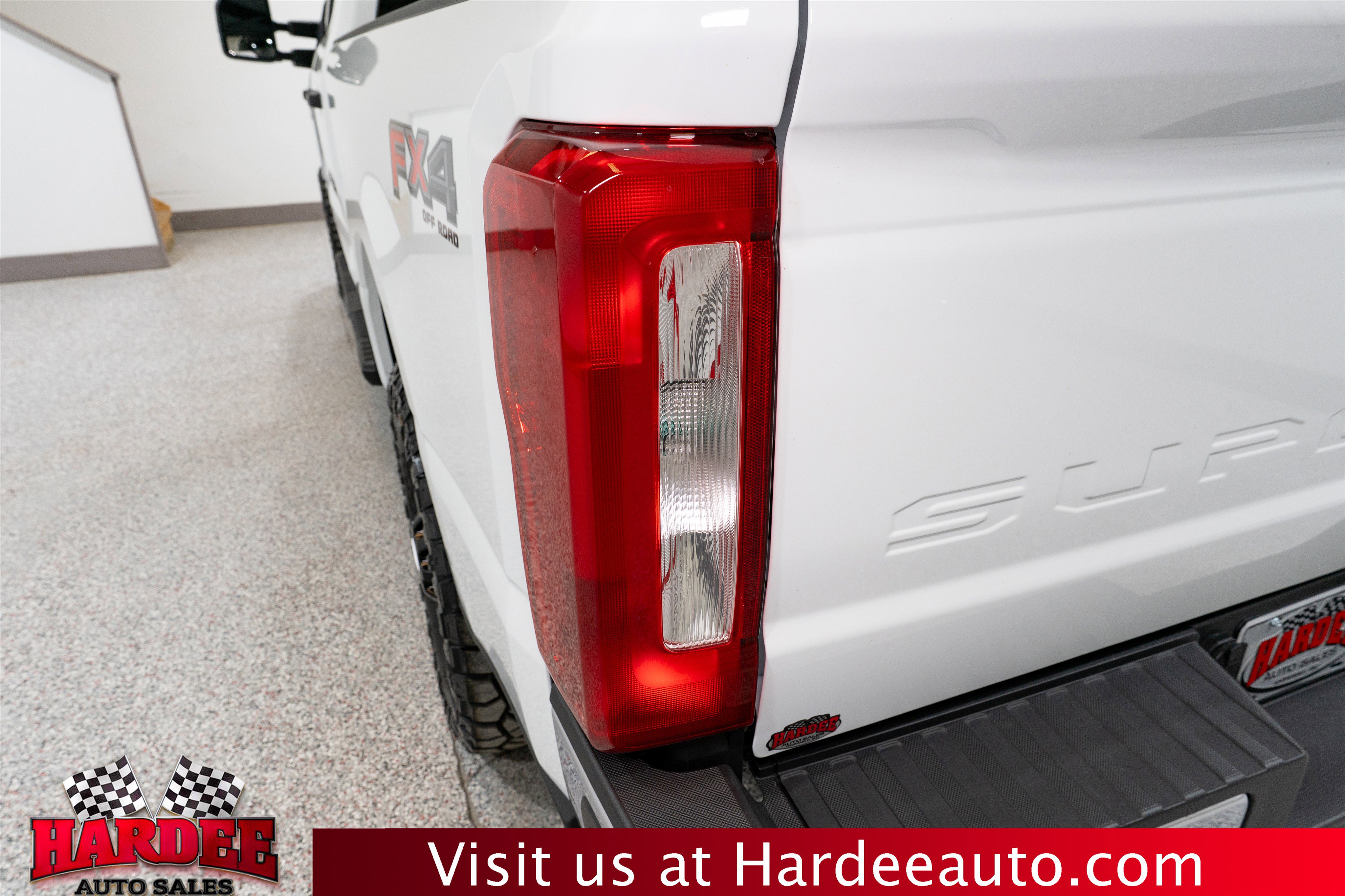 Used 2025 Ford F250 XLT w/ FX4 Off-Road Package AWD/4WD image 9