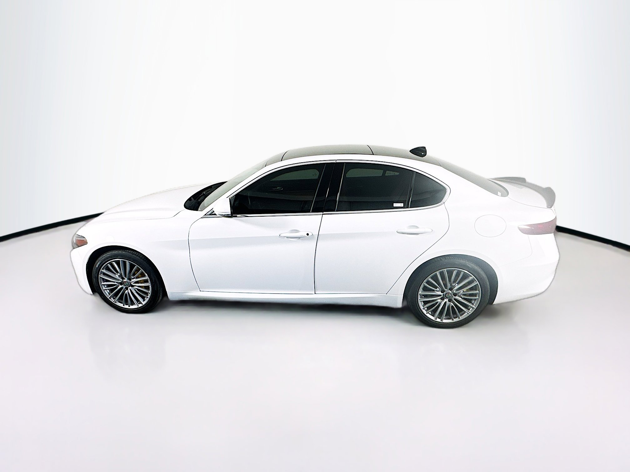 Used 2019 Alfa Romeo Giulia Ti w/ Quick Order Package 22X Lusso image 4